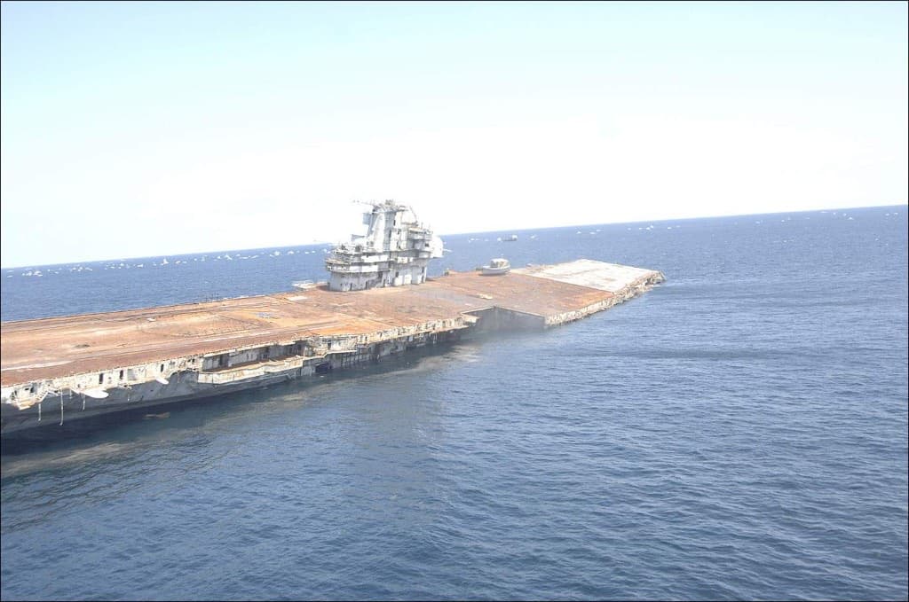 High-angle aerial of the Essex-class carrier on the Gulf